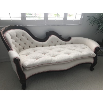 lounge_chair_white_victorian_view1_